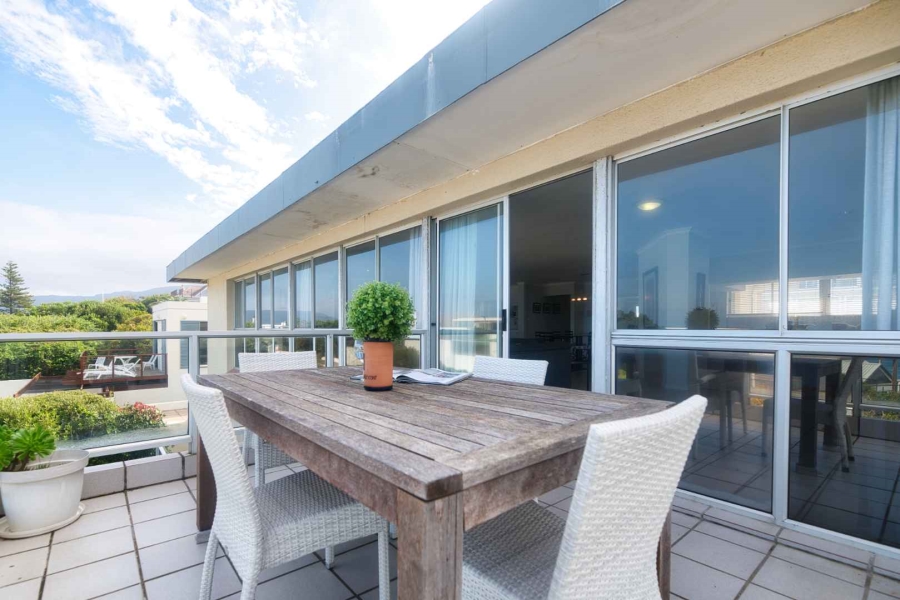 4 Bedroom Property for Sale in Voelklip Western Cape